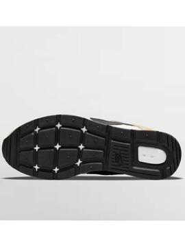 Zapatilla Nike Venture Beige/Negro Mujer